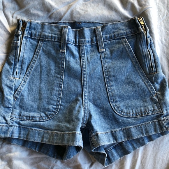 Levi High Waisted Shorts Size 24/00/0 - Picture 1 of 4